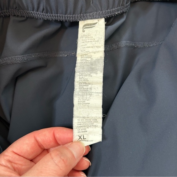 Fabletics Takeover Short Dark Blue Gray Athletic Shorts Size XL Outdoors - Picture 3 of 9